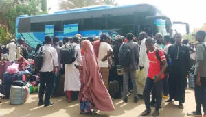 Federal Government airlifts 834 Nigerians from Egypt, plans more evacuation