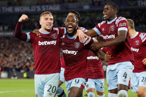 West Ham Fights Back to Claim Narrow Win Over AZ Alkmaar, in First Leg of Europa Conference League Semi-final