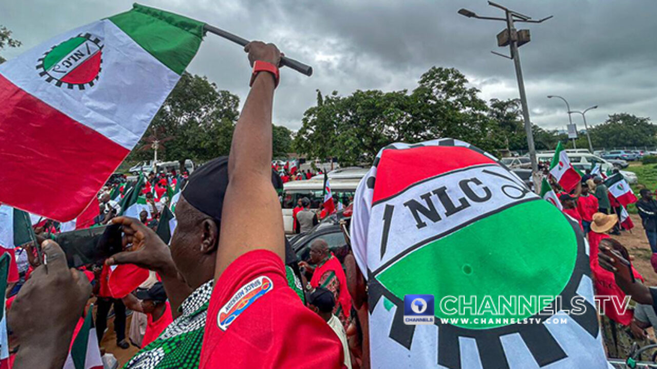 2023 Labour Party’s presidential candidate, Peter Obi Joins protesting youths at National Assembly following Electoral Act amendment